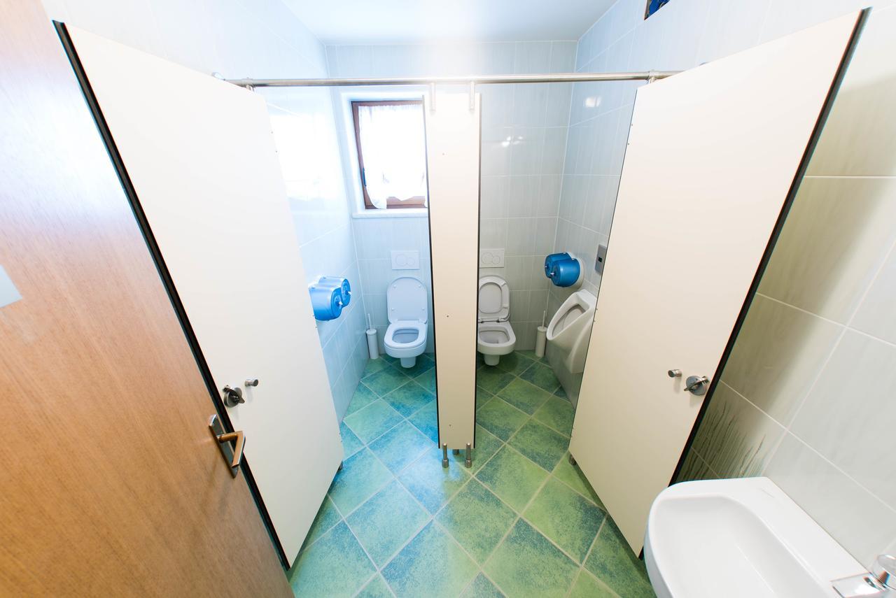 Hostel Hisa Na Travniku Dob Kültér fotó