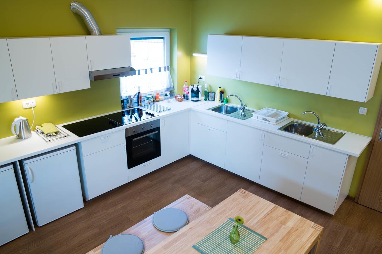 Hostel Hisa Na Travniku Dob Kültér fotó