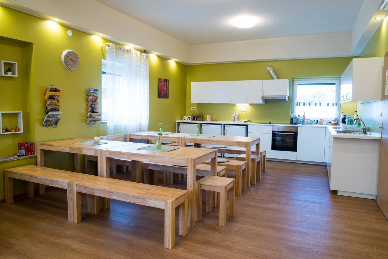 Hostel Hisa Na Travniku Dob Kültér fotó