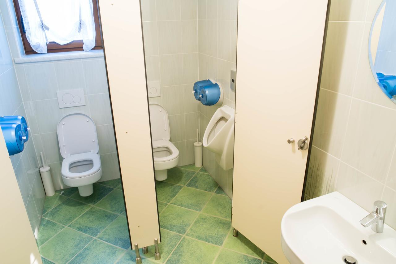 Hostel Hisa Na Travniku Dob Kültér fotó