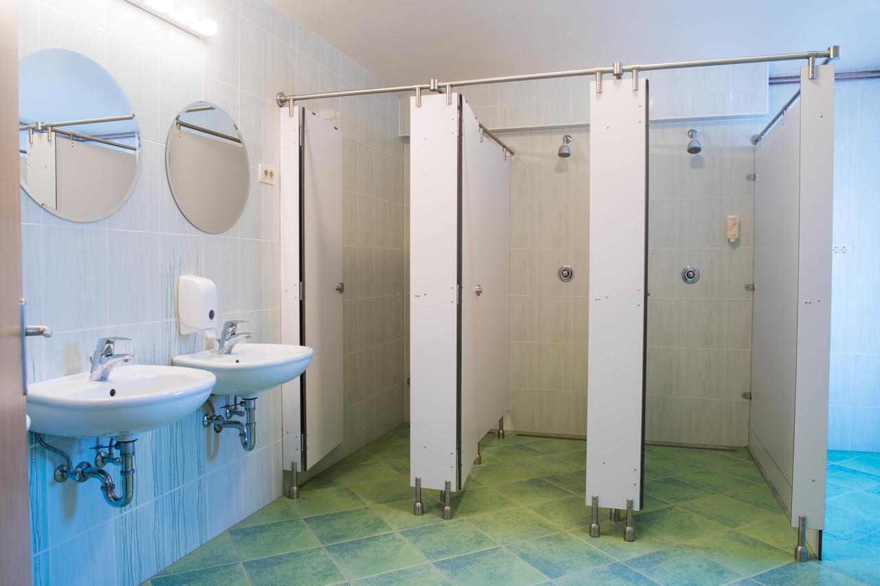 Hostel Hisa Na Travniku Dob Kültér fotó