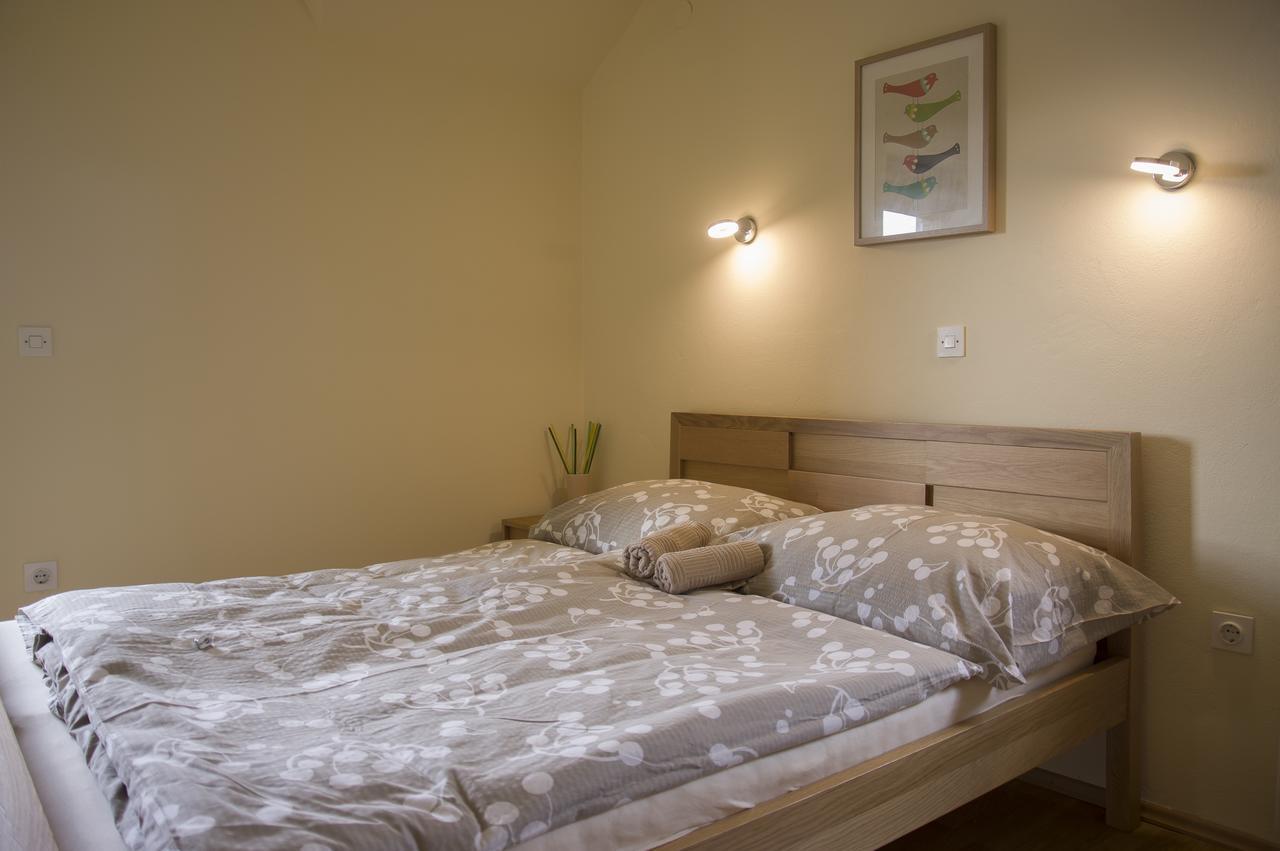 Hostel Hisa Na Travniku Dob Kültér fotó